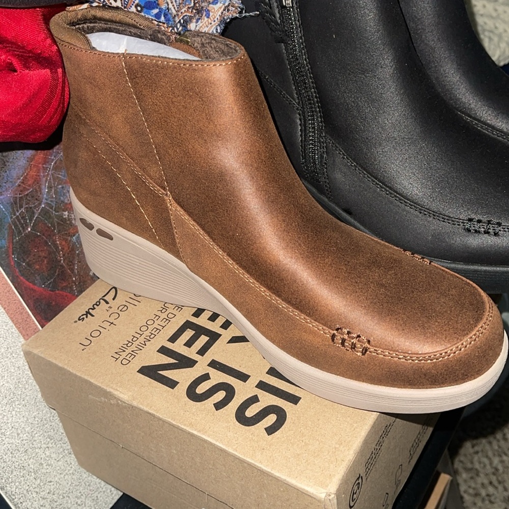 Skechers Women's Brown Ankle Boots SZ 9 - Picture 2 of 8